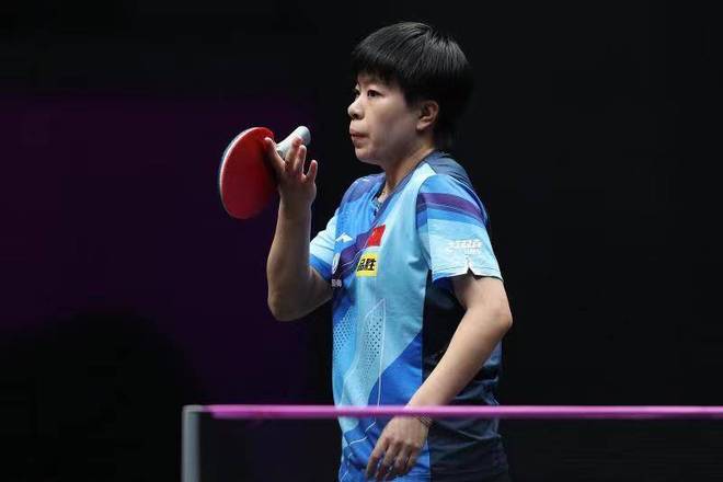 她还与队医 她还与队医