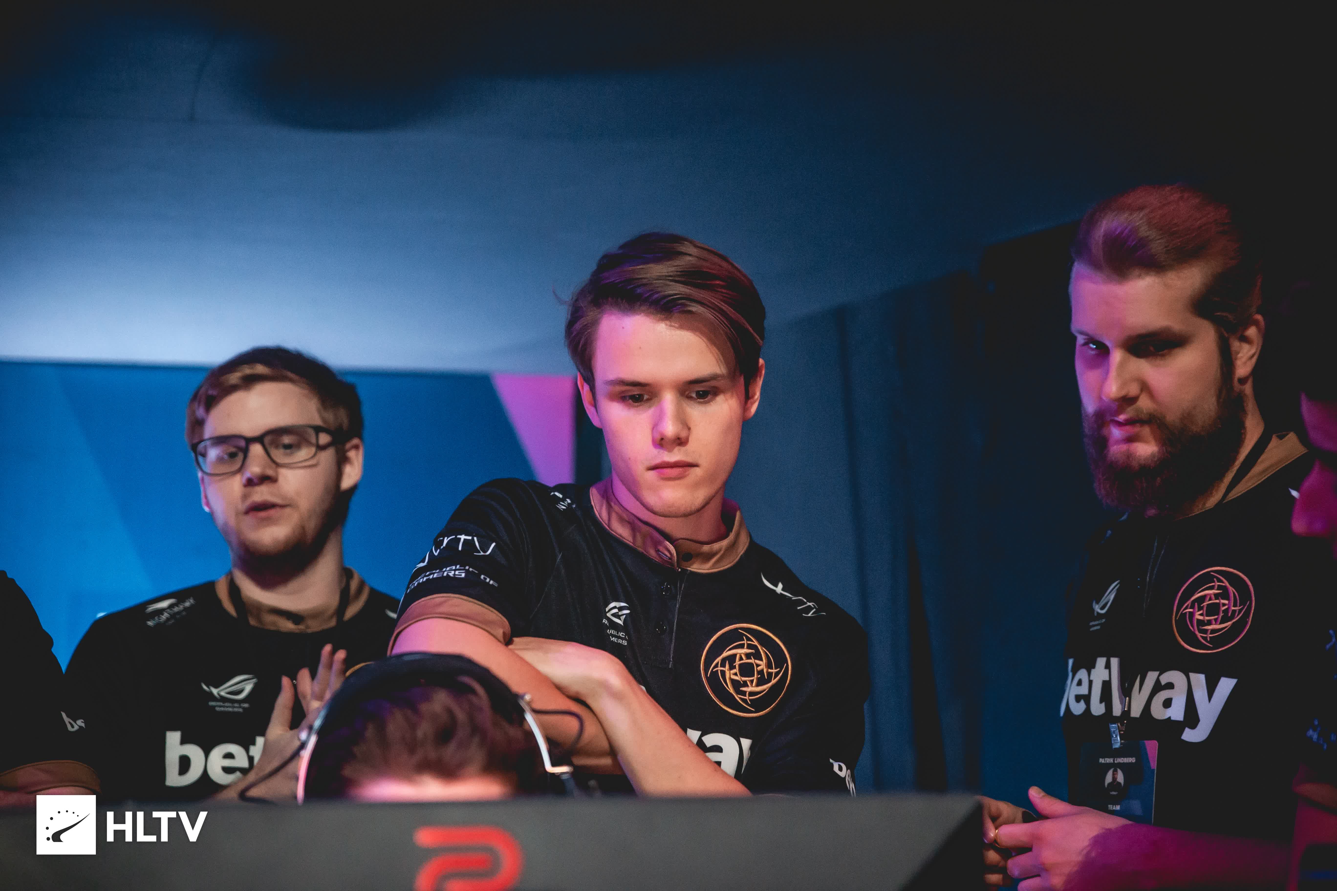 反方向轻打 反方向轻打